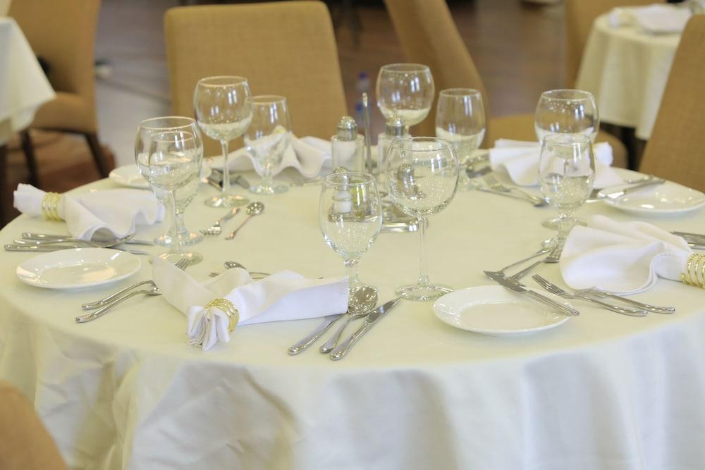 Saro Maria Hotel Addis Ababa Bagian luar foto